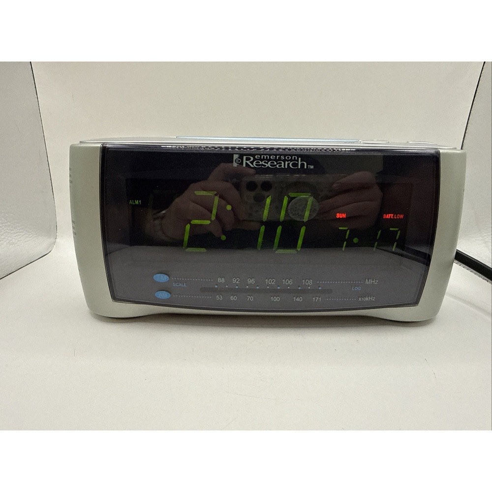 Emerson Research CKS2237 SmartSet Alarm/ Atomic Clock Radio, Silver-Tested Works
